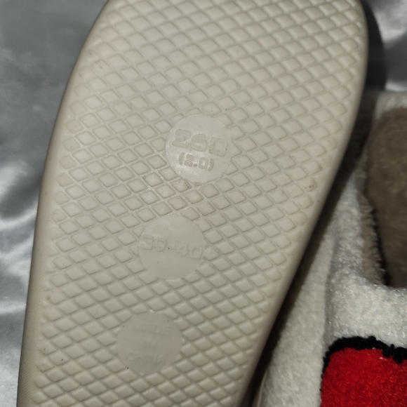 Red Bad Bunny Heart Slippers | Sz 7 - Picture 5 of 5